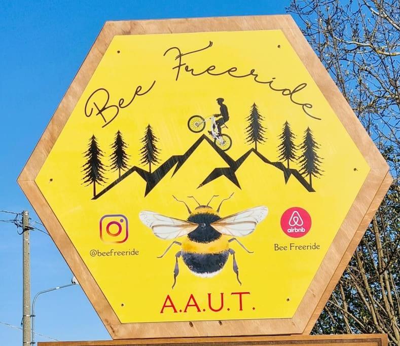 Bee Freeride Biker House Magliolo Exterior foto