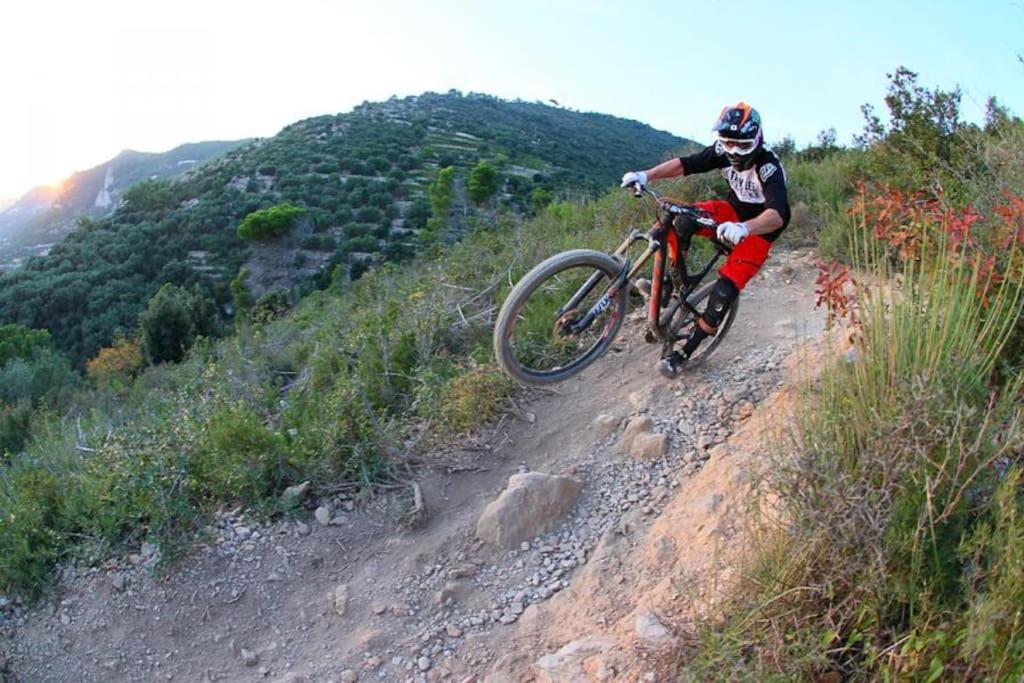 Bee Freeride Biker House Magliolo Exterior foto
